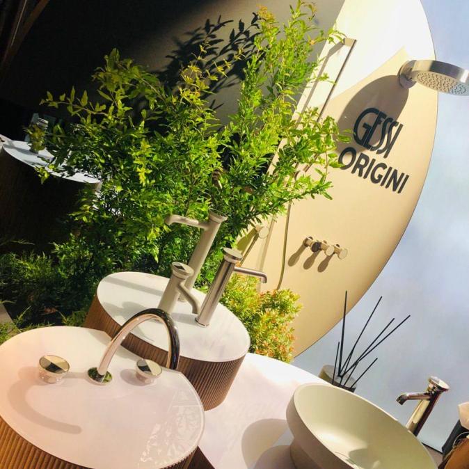 Колекція ORIGINI — це гармонійний союз кольорів, матеріалів та оздоблення для сантехніки, змішувачів і вентелів, чаш для вмивання і кранів